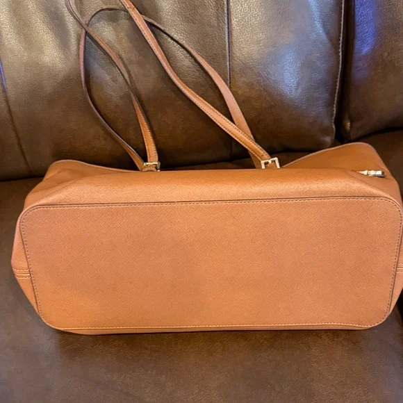 Michael Kors Jet Set Leather Multi functionTote (handles have some fraying) - Picture 3 of 9